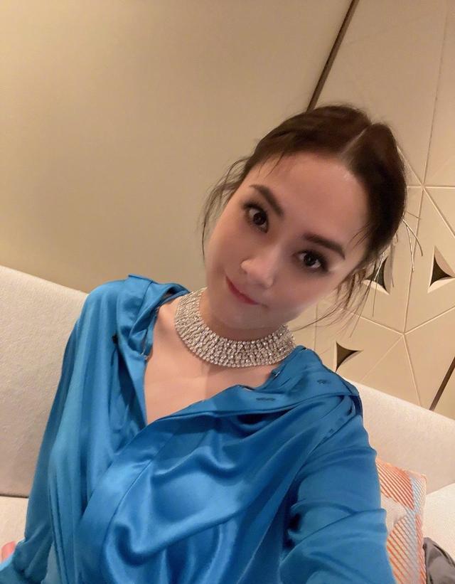 阿娇|为了参加第一期的《乘风破浪》，钟欣潼做出了很大的牺牲！