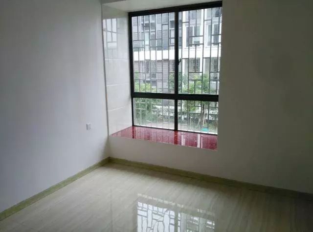 我家新房装好了,老婆一手包办的,家具还没上齐,通风几个月后就入住!