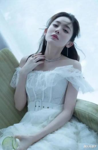 古力娜扎|古力娜扎近照曝光，打扮性感引热议，网友：身材不好倒是爱秀