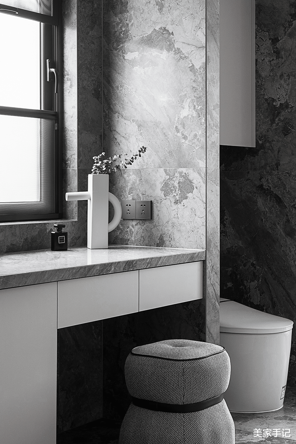 坚持极简主义的浙江夫妇,把家装修得一尘不染,透着骨子里的高级