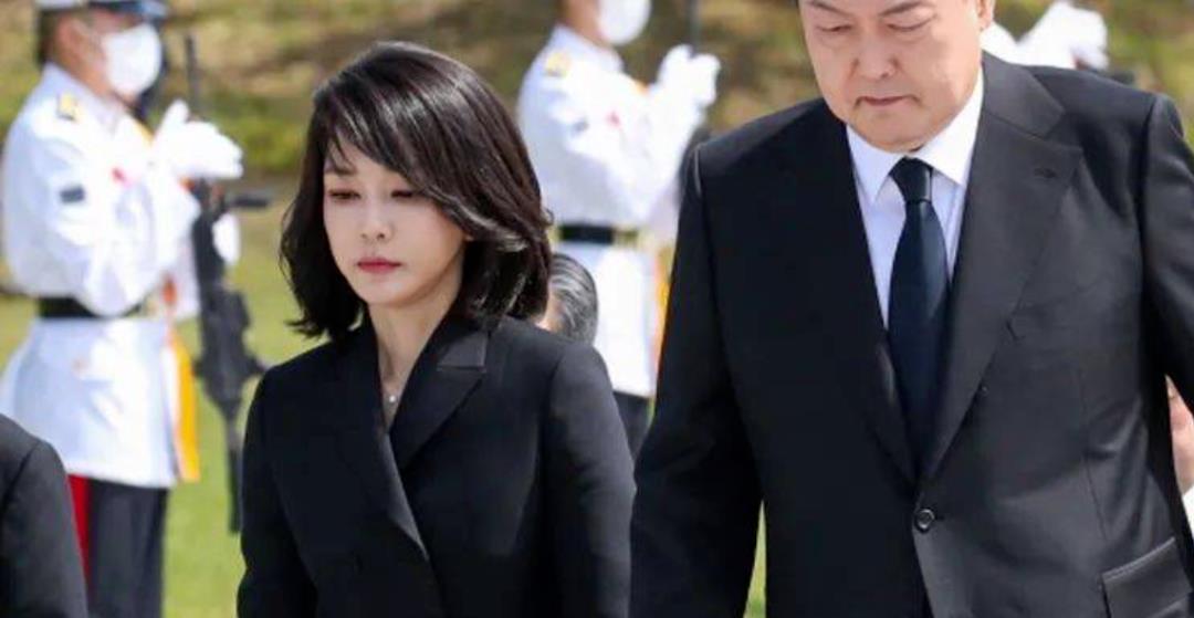 韩国第一美女,新总统夫人,还做过“服务员”?