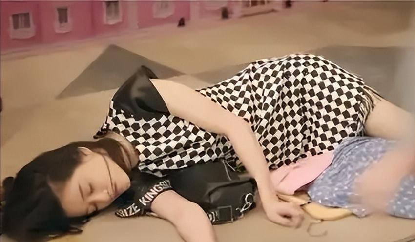 父母可以有多狠?为了20万“逼死”女儿,只有弟弟在乎姐姐身后名