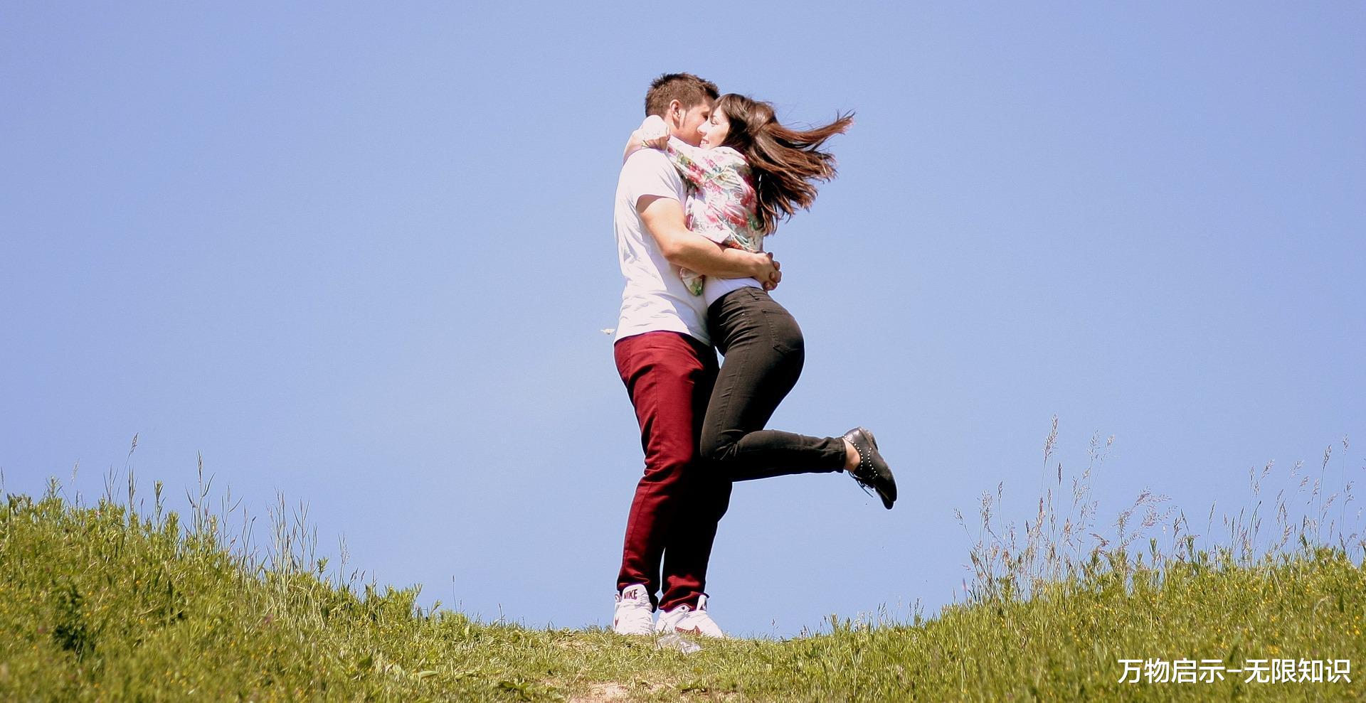 医生|女性吸引男性的7个优雅肢体秘密