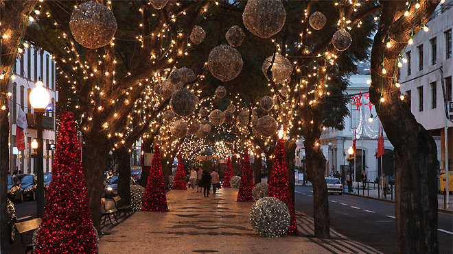 |葡萄牙的圣诞市场为当地增添了额外的光彩，让我们在旅行中寻找工艺品、美味的食物以及正宗的装饰品和礼物吧