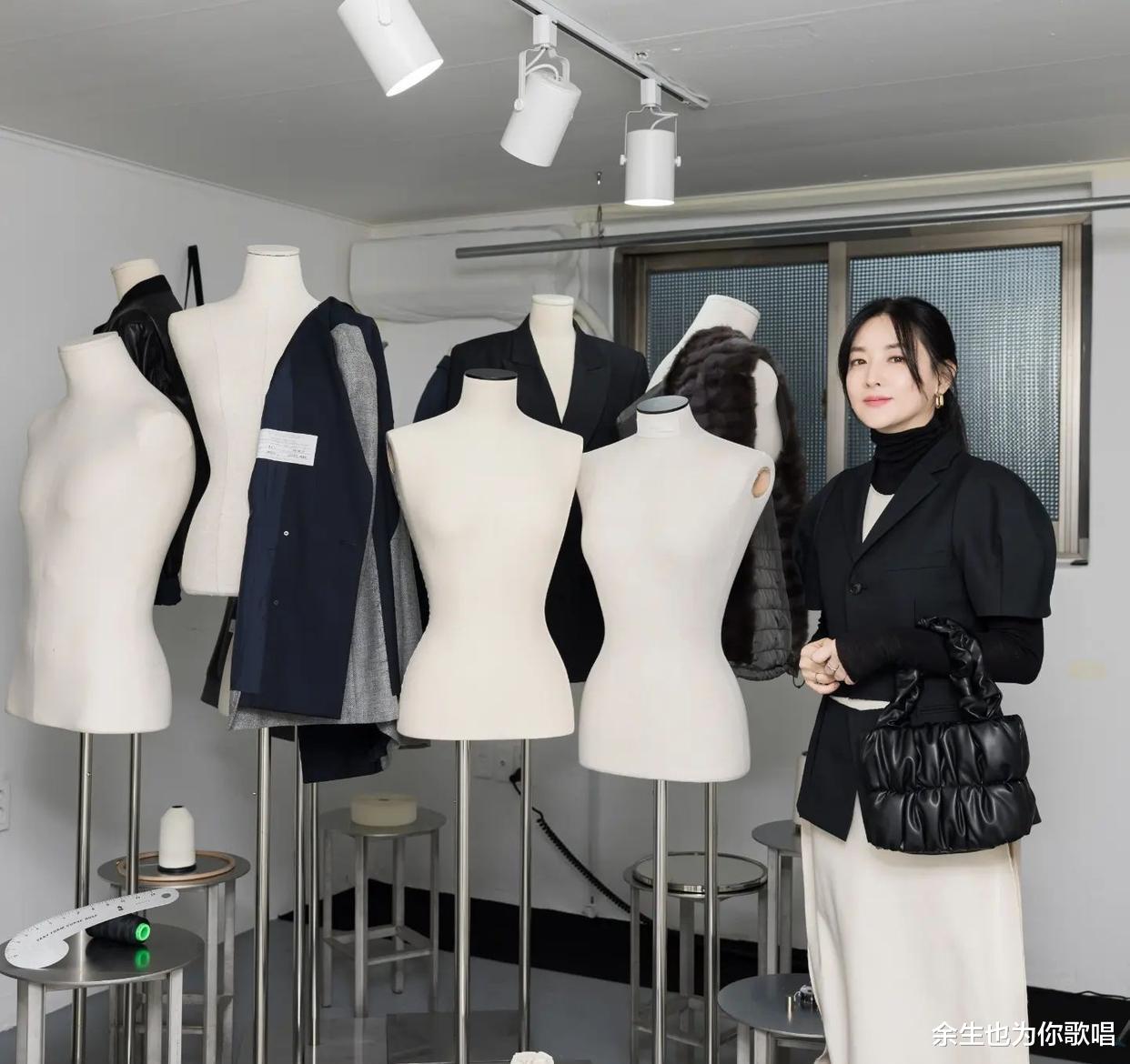 李英爱|李英爱亮相环保时尚活动，状态好到令人惊艳！