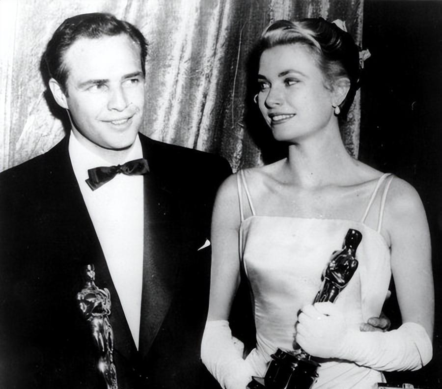 马龙·白兰度|1961年，19岁大溪地混血美女，遇见马龙? 白兰度，做了他43年情人