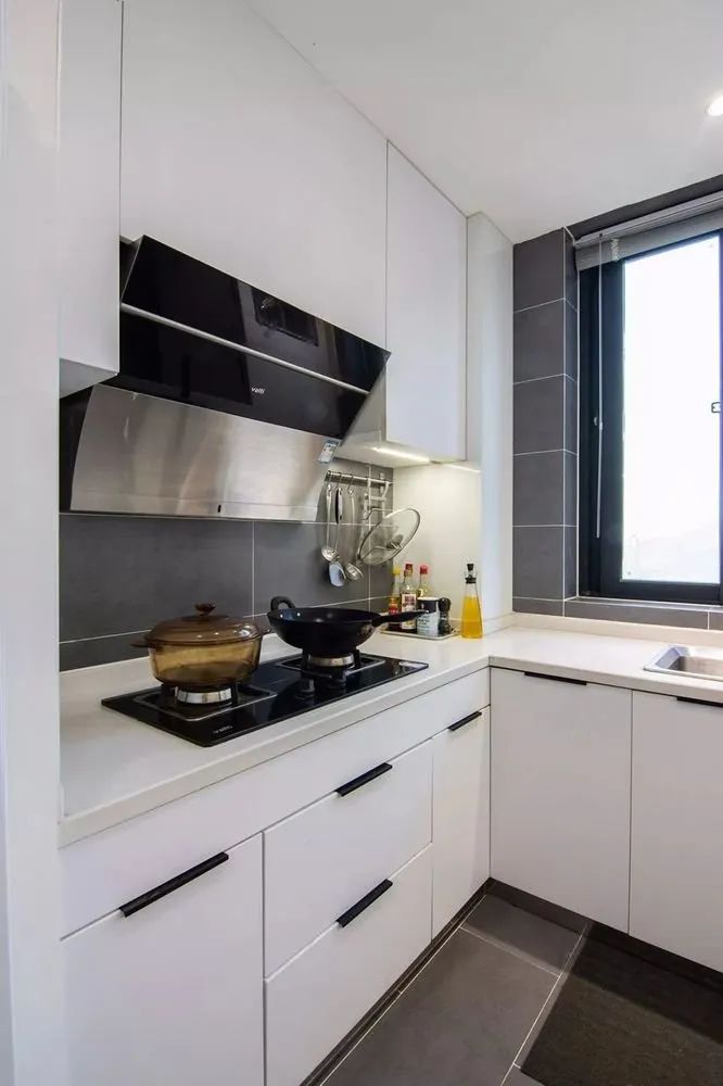 125㎡现代简约大三房,全屋宽敞舒适,这样的家待多久都不会腻!