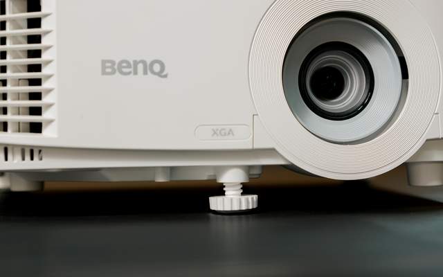 智能投影仪|大环境放开但网课仍在持续，看课选明基E520智能投影仪，入手不亏