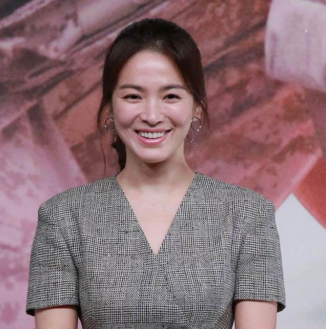 宋慧乔|41岁宋慧乔皱纹明显，其状态引热议，网友：突然的老了