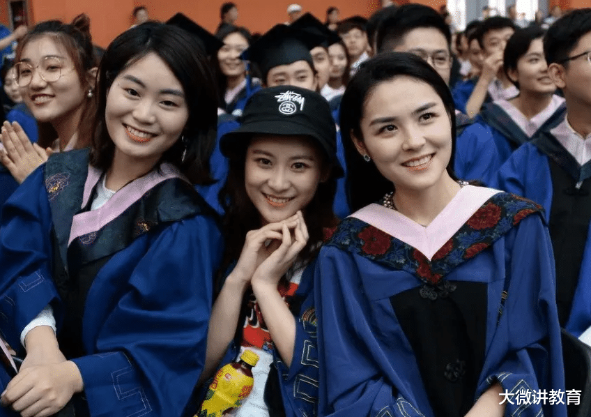 |女生书读得好不如嫁得好？3张图看清上不上大学的区别，很现实