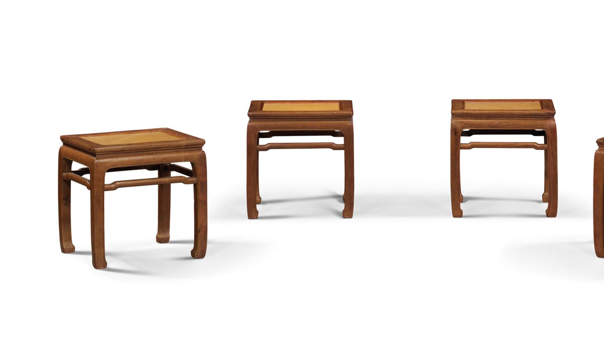 |两对凑成一堂，弯腿黄花梨方凳难得一遇