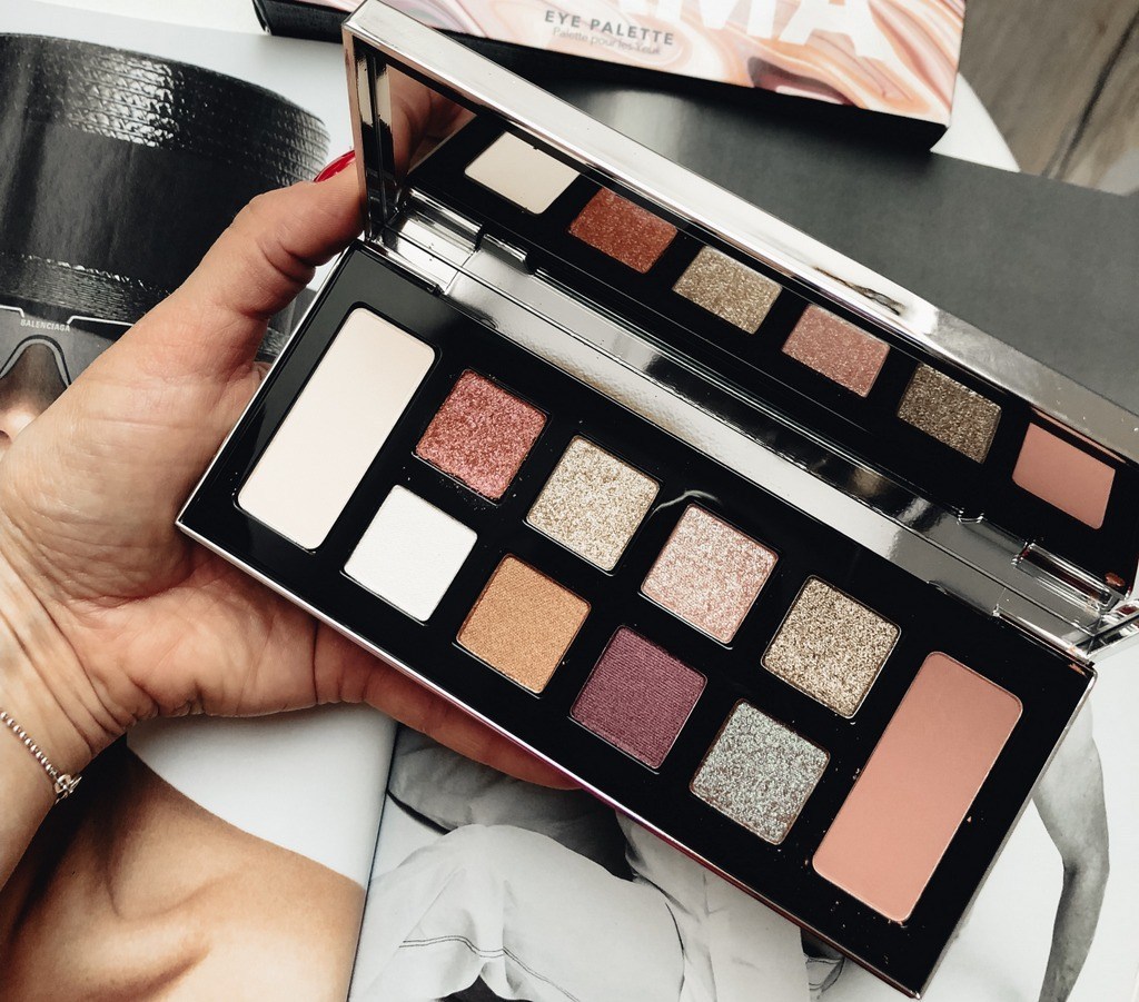 唇膏 5月必看美妆新品特搜：芭比布朗和TF的夏季眼影谁更讨欢心？