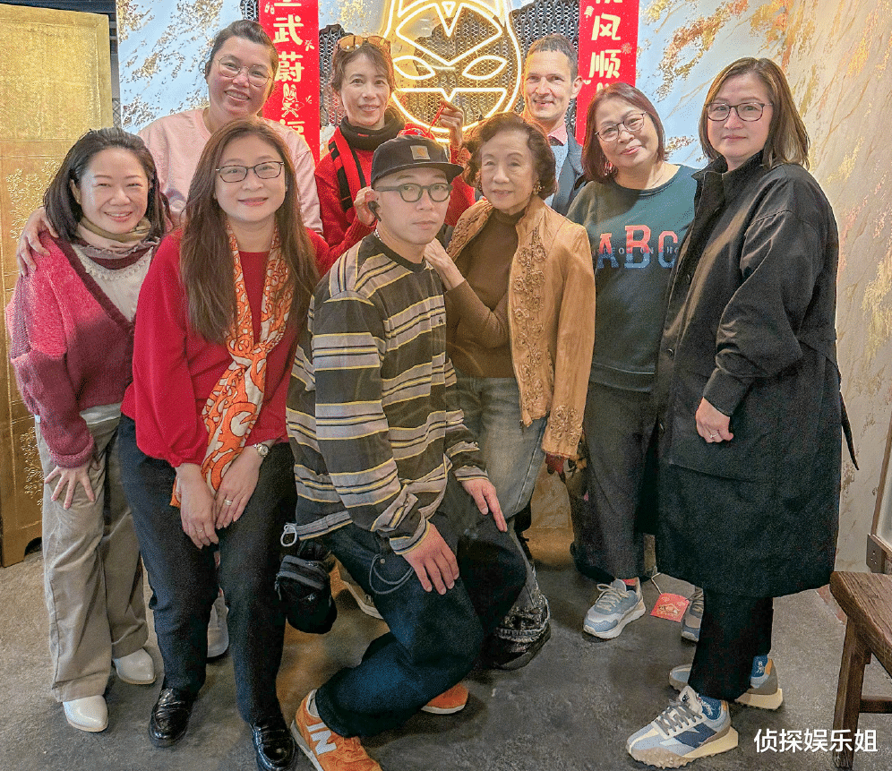 关晓彤|莫文蔚大年初六晒开工照,52岁自信秀素颜,妆前妆后差别明显