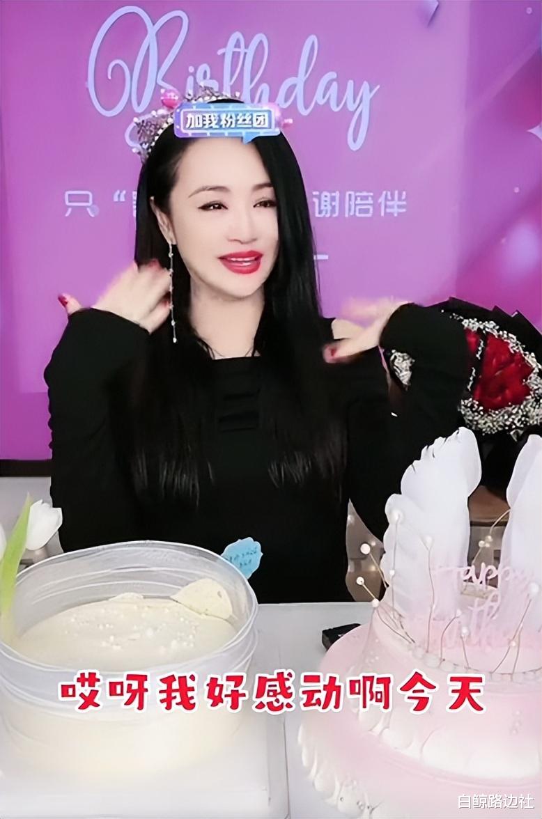 曹颖|48岁曹颖餐厅跳舞庆生,老公儿子双簧送祝福,10岁王子颜值超高