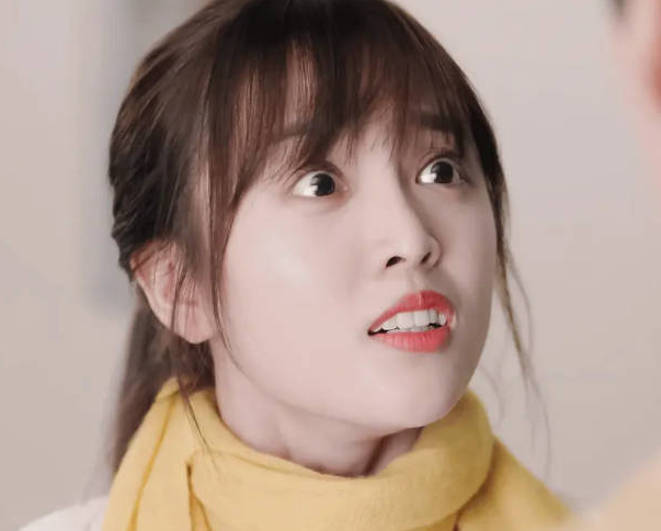 |龅牙、排骨胸、胖毁容，这5位曾经惊为天人的女星个个变了样