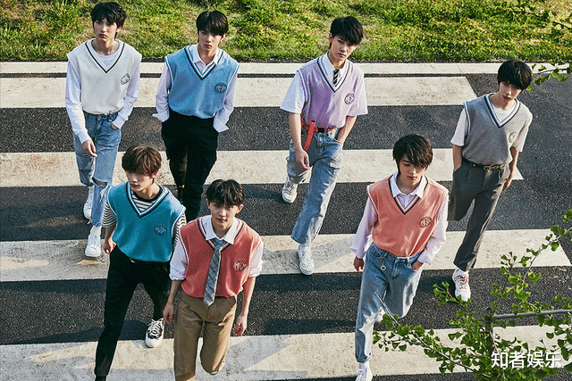 刘耀文|时代少年团组团秀腹肌，评论两极分化，刘耀文身处其中尴尬不已