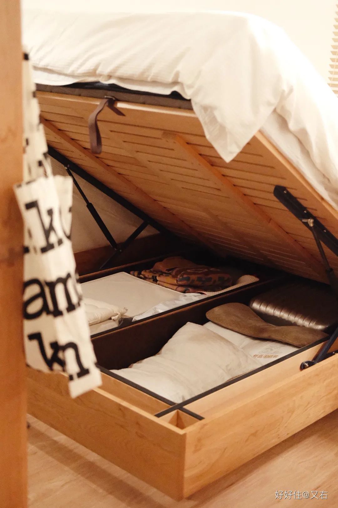 10m2卧室：不仅收纳无敌，还能挤出个工作区？