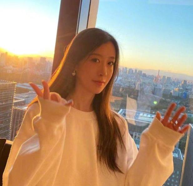 许魏洲|许魏洲深夜在超话发文，解释结婚事件，却遭到粉丝疯狂爆料