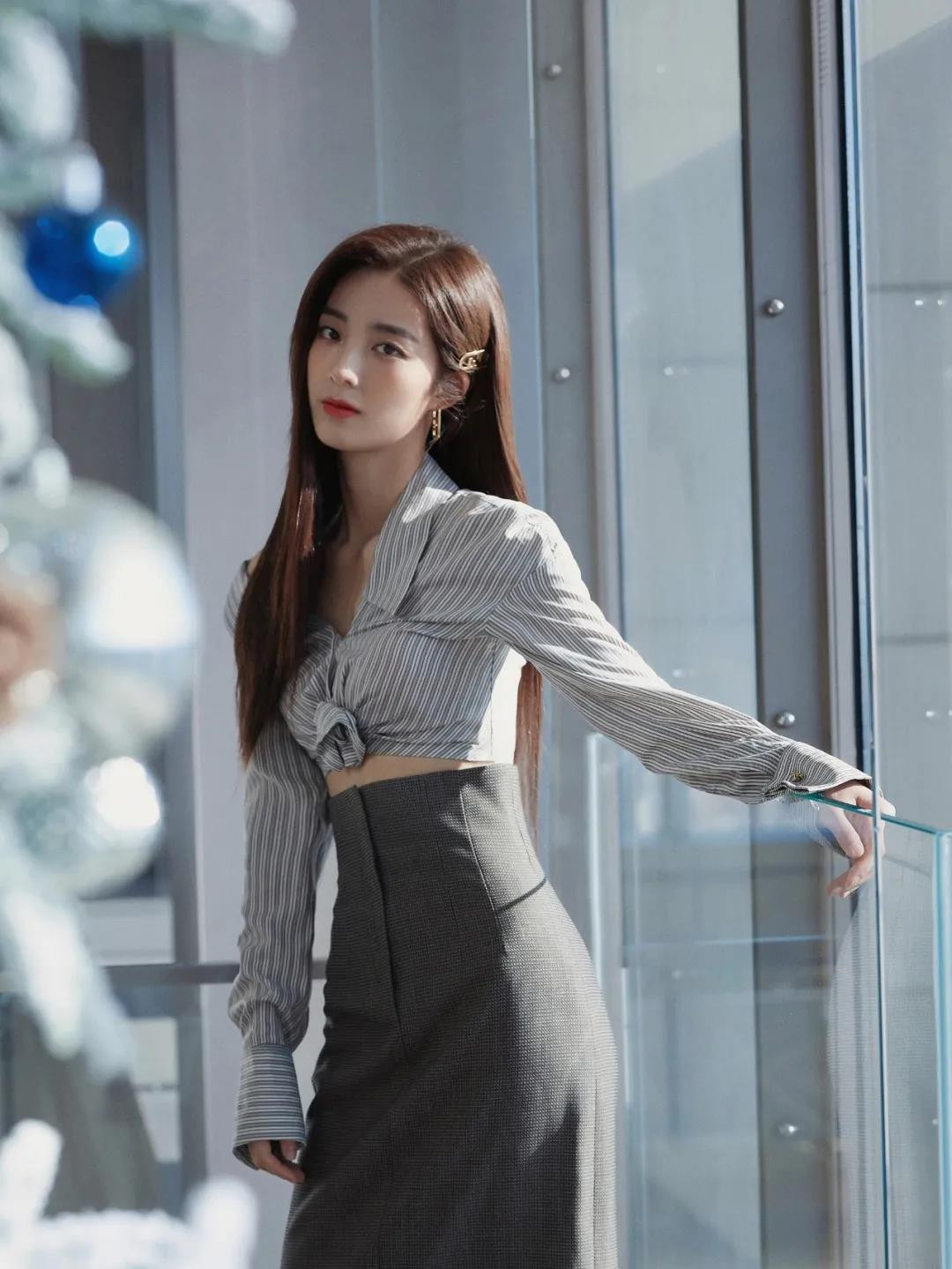 万鹏|万鹏，屏幕上的彪悍女汉子，现实生活的她，美得让人窒息