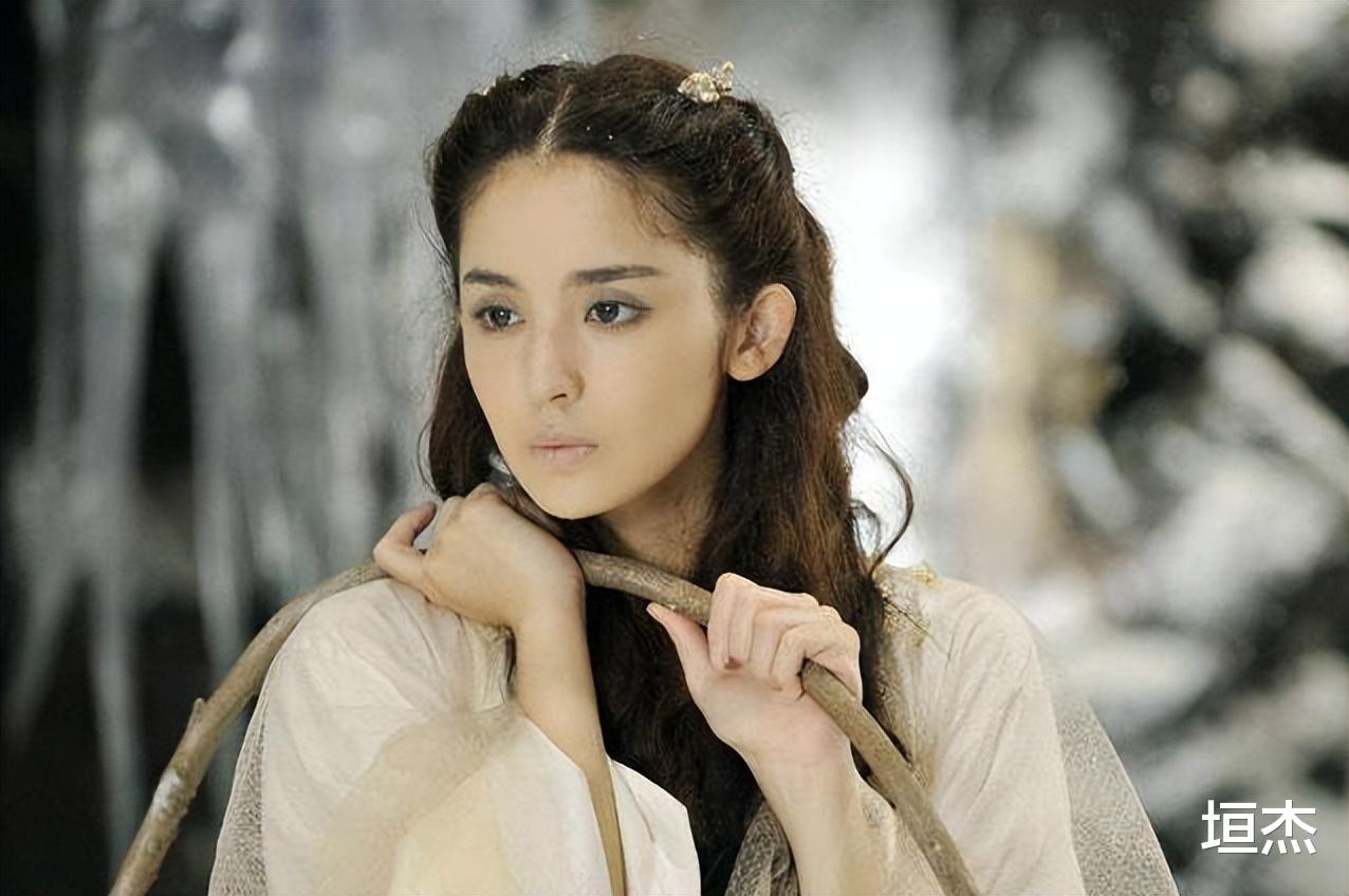 古力娜扎|“眼技”不好别瞎扮美人，单看惊为天人同框就输，一个缺点太明显