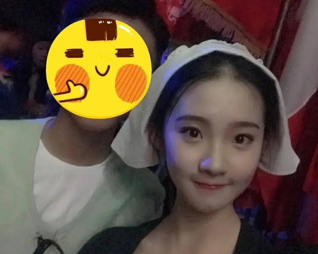 唐嫣|“小白兔”张艺凡的“黑化史”，娱乐圈就是个大染缸