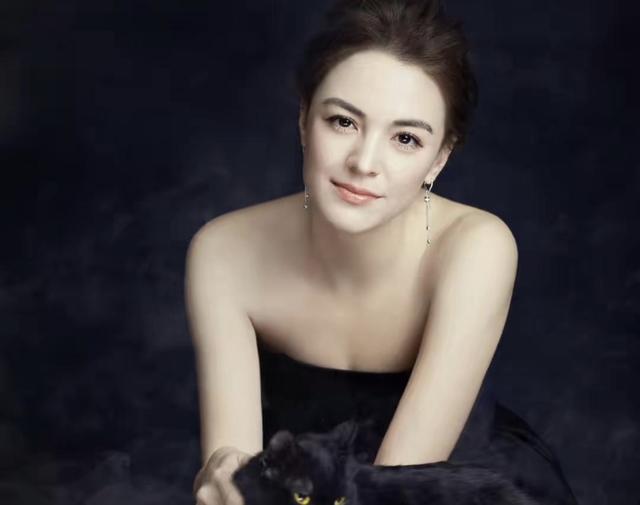 董洁|“花期太短”的10位女星，当初惊为天人，再见毫无灵气，沦为路人