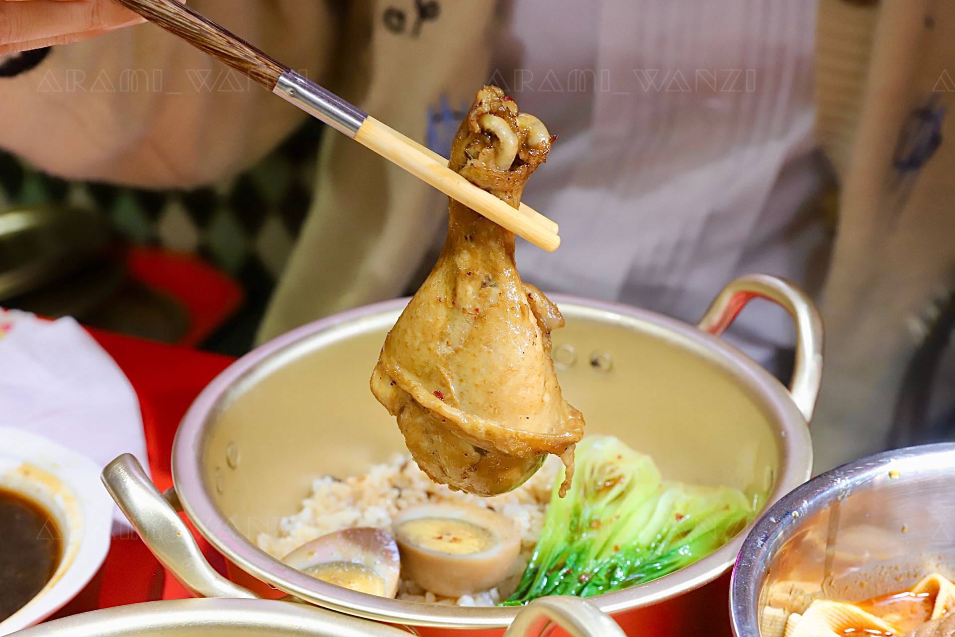 小巷里偶遇一家超萌米线店，不但好吃，背后还有暖心的故事