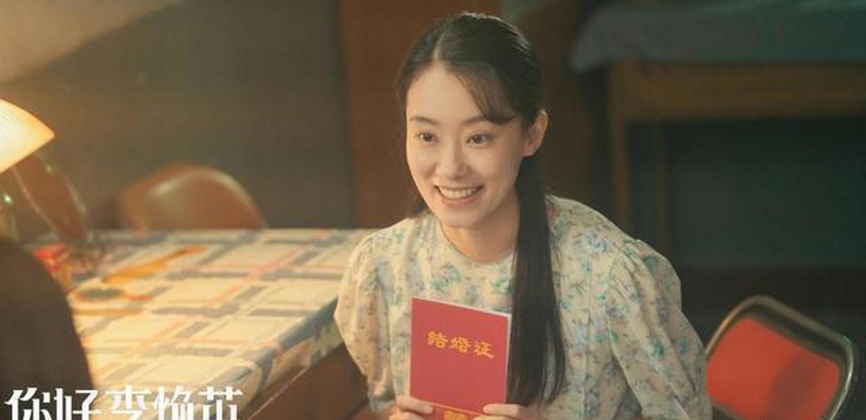 张小斐|黄晓明张小斐新剧开机，张小斐投入李冰冰怀抱，资源飞起