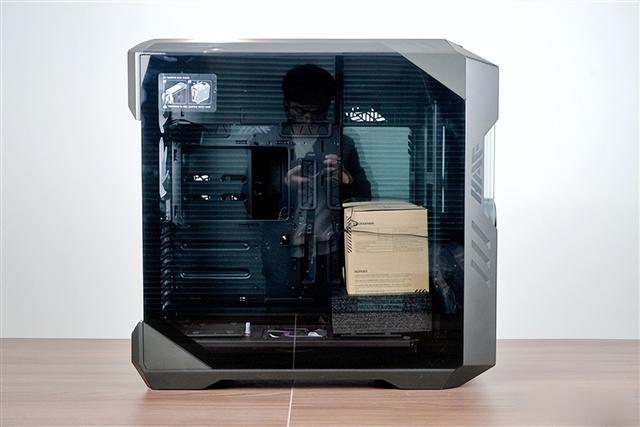 机箱|2999元!酷冷至尊超级机箱HAF 700 EVO图赏:自带显示屏
