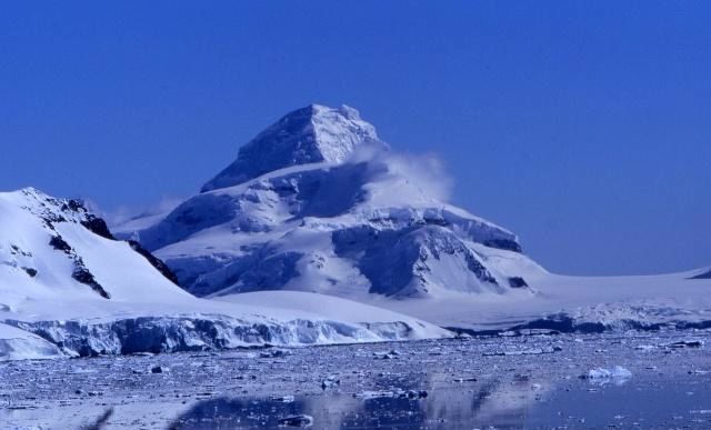 南极洲大陆几乎被冰雪覆盖，却是世界上最干旱的大陆？