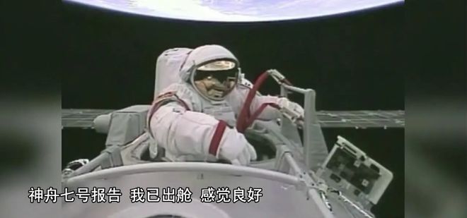 神舟十四号发射成功!为何神舟只能坐3人,龙飞船最多能坐7人?
