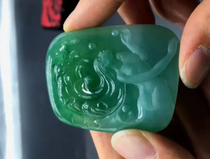 宝石|1万6买的翡翠断口料，这样设计后，价值翻了不止十倍！