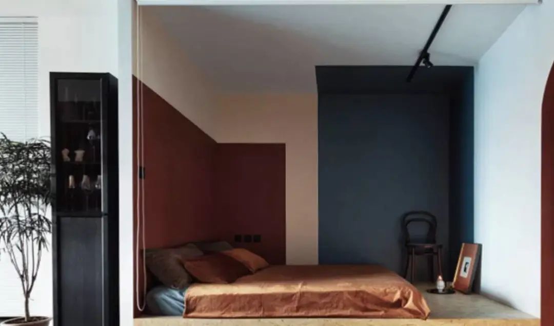 北漂四年,租下50㎡小破屋,花22W爆改复古豪宅范,进屋就被惊艳