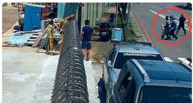 林志颖|内地工人救了林志颖？林志颖被抬上担架现场照曝光，救护车没停留