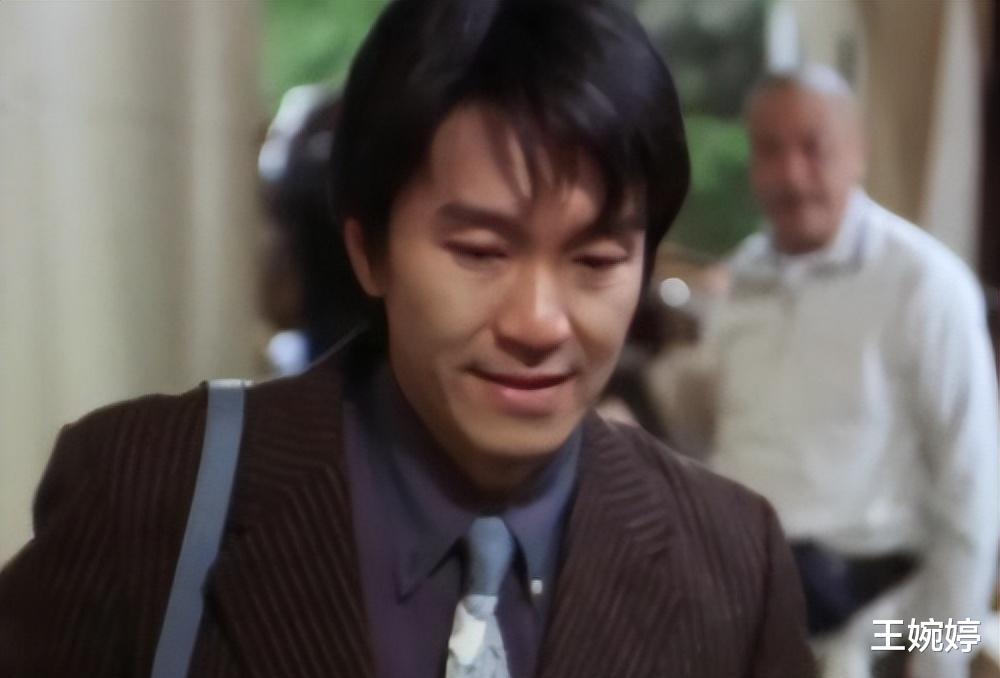 周星驰|周星驰悼念韩国踩踏事件,如今动态删除,张艺兴的沉默令媒体质疑