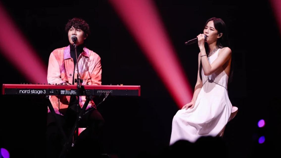 林允儿|第一次献给宇宙人！网红千千撞脸林允儿美翻了