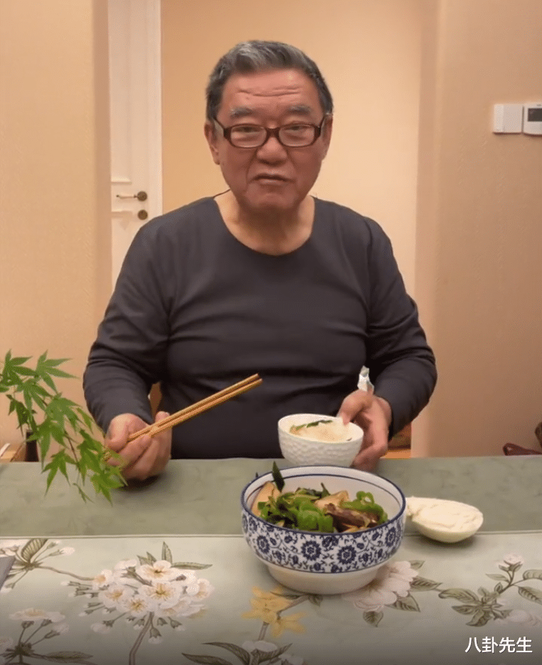 袁成杰|疫情下上海明星纷纷秀厨艺,有3位堪称大厨,李立群是隐藏高手