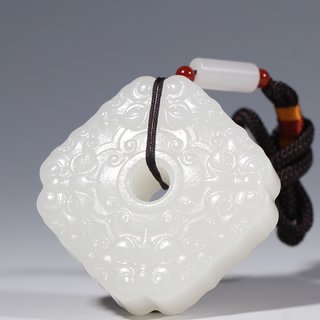 |旧藏 和田玉兽面纹挂件。