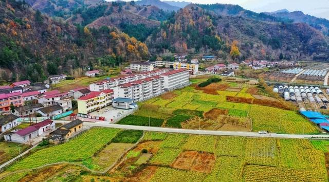 佛坪县:县城实际生活人口8000多人,却有将近2000人在吃财政饭?