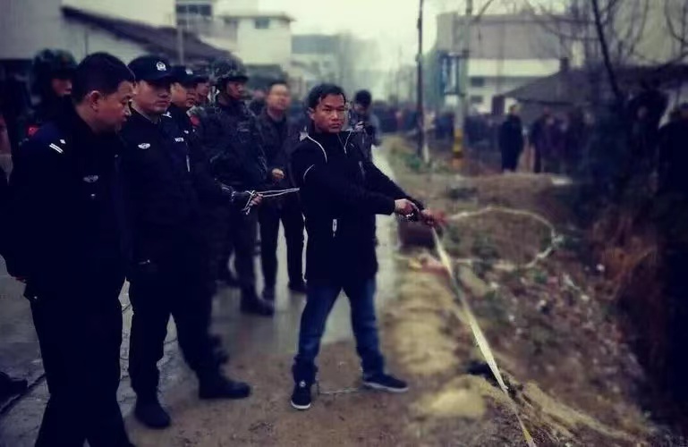 儿时亲眼目睹母亲被害,入伍强身20余年后为母报仇,竟灭仇家满门
