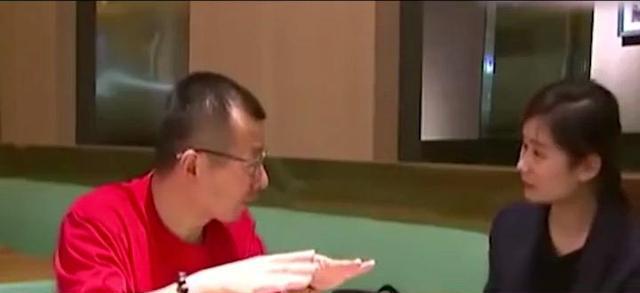 回顾50岁大叔相亲钟爱90后,自称收入千万董事长,一看余额120元
