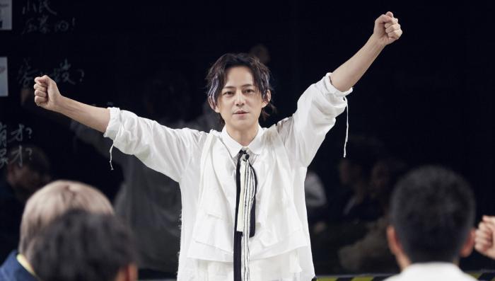 |何炅年轻颜值不输小鲜肉！昔日旧照再被翻出，网友：何美男名不虚传