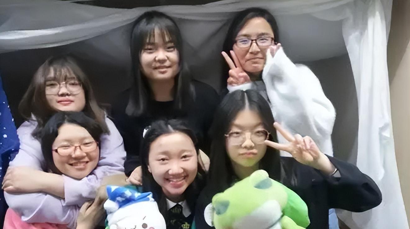 高消费还申请贫困补助?女大学生被室友正义揭发,评论区耐人寻味