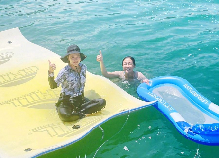 吴绮莉|选美冠军吴绮莉晒泳照！穿短裤背心泡水里，双腿岔开皮肤太白嫩