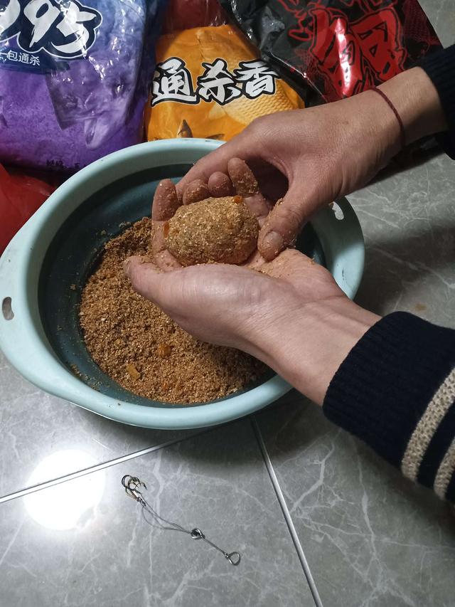 饵料|应钓友要求为大家分享下我的小爆炸饵料如何制作