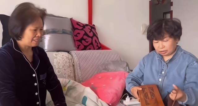 |老杜上门送礼变“推销”，好友成为广告工具，姚威不改姓氏被质疑