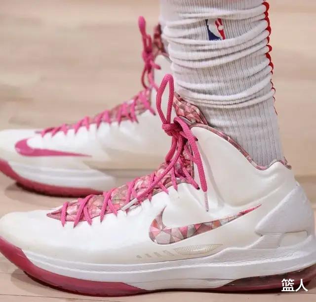 耐克|NBA球员上脚：哈雷尔和塔克穿狠鞋，3大国产品牌的球鞋都有