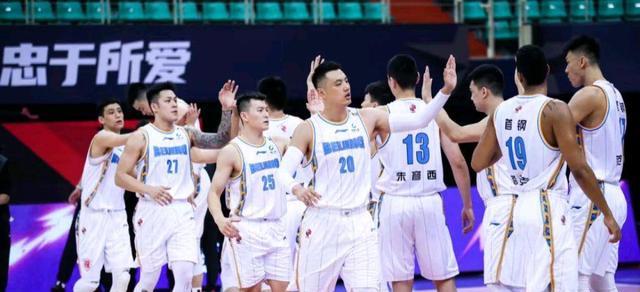 首钢集团|首钢16人名单出炉！4外援太扎眼 双塔仍是核心 雅尼斯没给新人机会