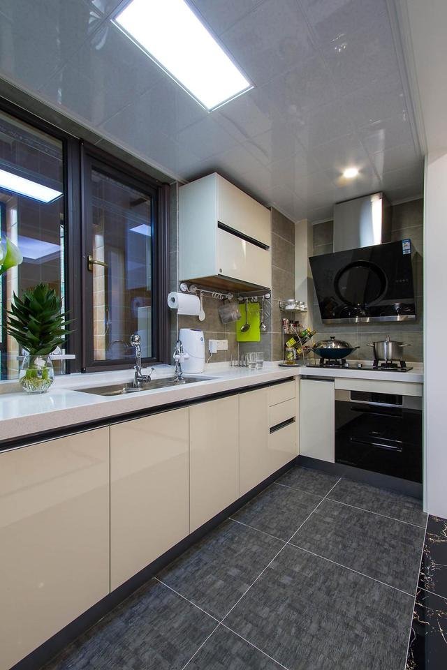 138平现代风四居室,这个轻奢风太时尚了