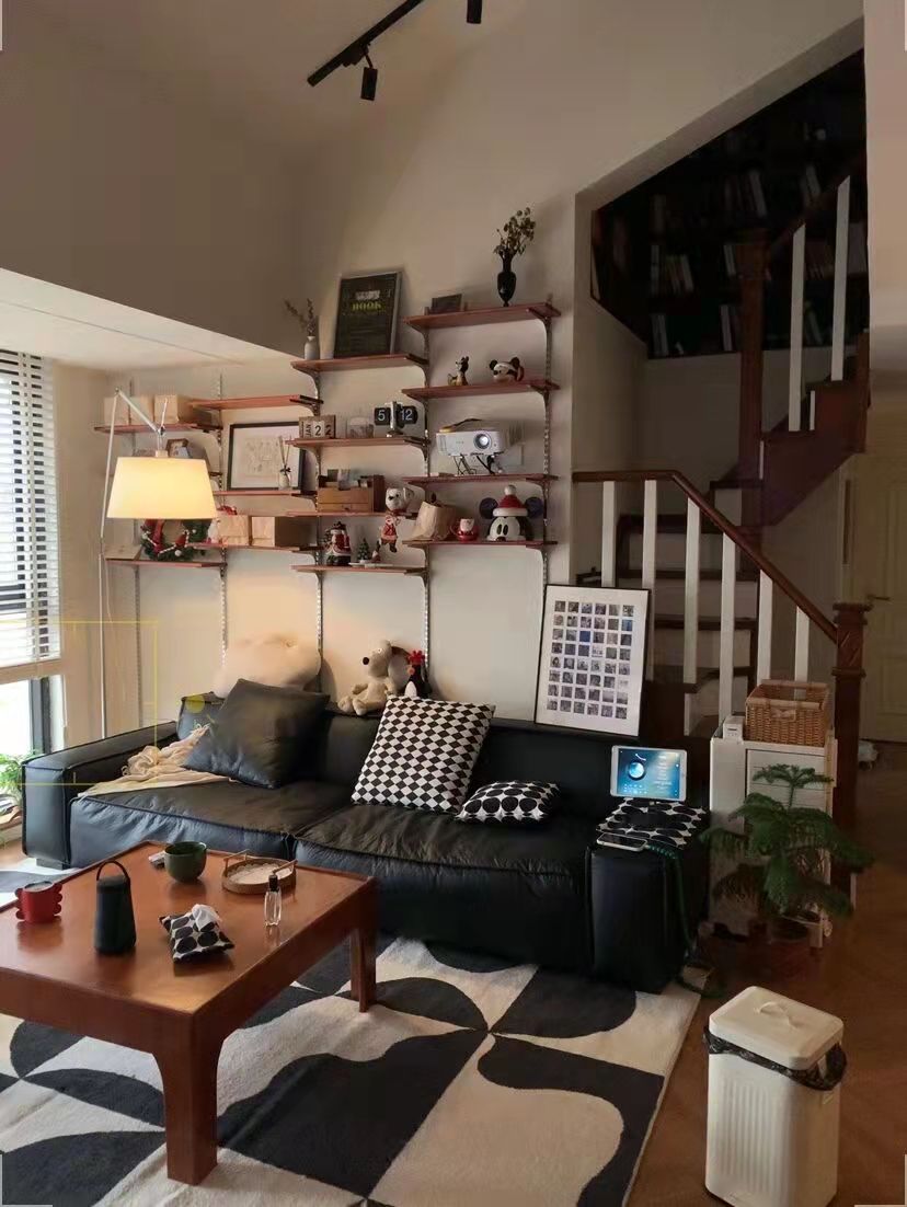 房子没有阁楼,那就自己造一个,她家的阁楼小窝好有安全感